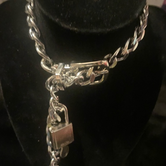 Silver belt chain with a Prada lock and key - Picture 6 of 15